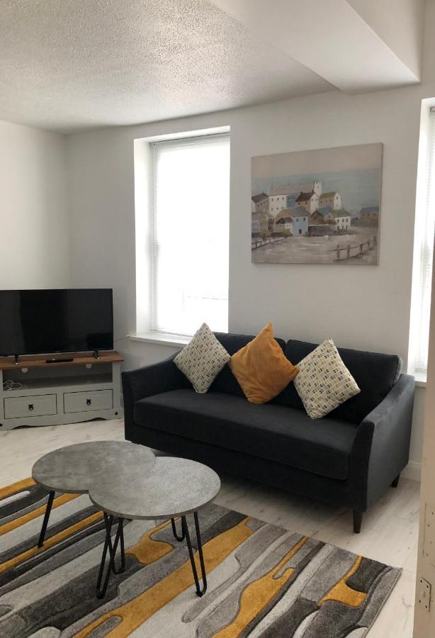 Spacious And Bright Town Centre Apartment バリーキャッスル エクステリア 写真
